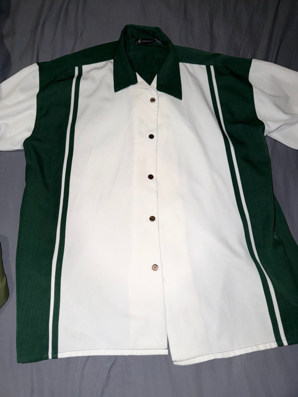Men's Green & White Short-Sleeve Button-Down Shirt